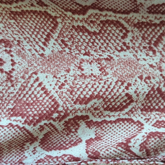 Chelsea & Theodore Sleeveless Button Down Shirt - Picture 4 of 5